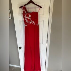 Red One-Shoulder Evening Dress with Embroidered Appliqué